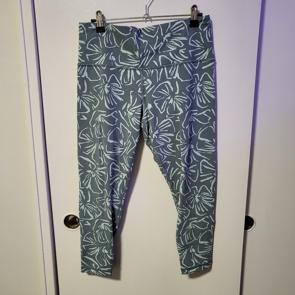 Athleta Green Floral Elation Textured 7/8 Tight Capri Legging L